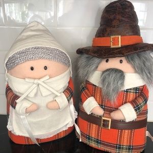 Adorable Thanksgiving Pilgrim Couple Decorative Holiday Figures